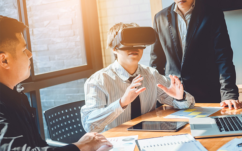 STEM student exploring VR for the first time